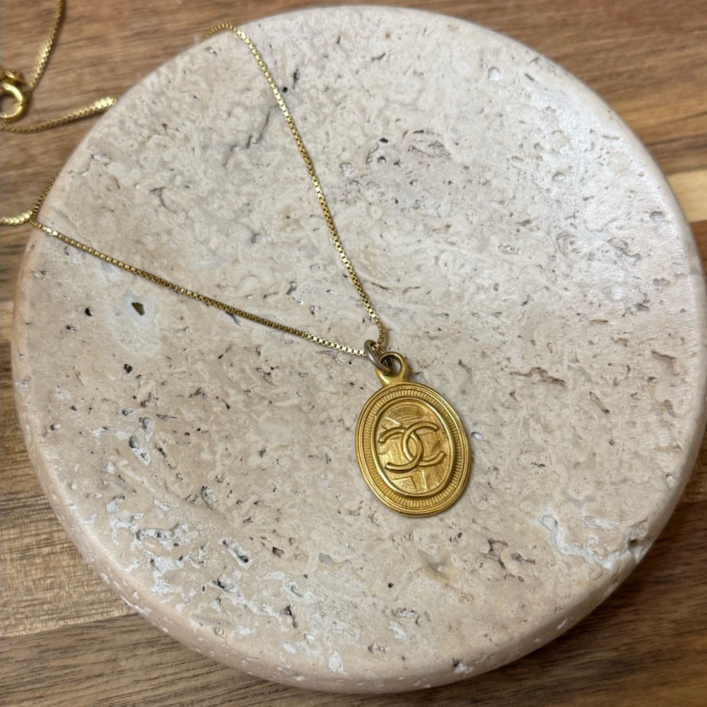 Gold Pendant Necklace
